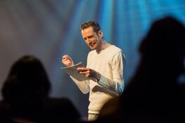 Theun Plantinga straalt in Wit Konijn Rood Konijn