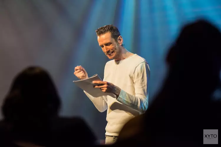 Theun Plantinga straalt in Wit Konijn Rood Konijn