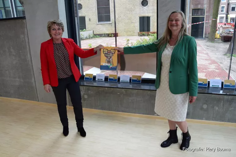 Wethouder Mirjam Bakker neemt Cultuurmenu ‘Kunst werkt’ in ontvangst