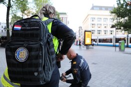 Peter R. de Vries neergeschoten op Lange Leidsedwarsstraat, verdachte voortvluchtig