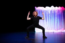 Yoga in concert met Iris Kroes (toneel op toneel) – Songs of love & life