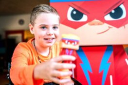 Negenjarige Ties uit Sneek ontvangt zijn eigen actiefiguur