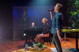 Veldhuis & Kemper verrassen 500 duizendste bezoeker Theater Sneek