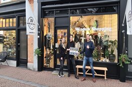 Ondernemend Sneek reikt prijzen mooiste kerstetalage uit