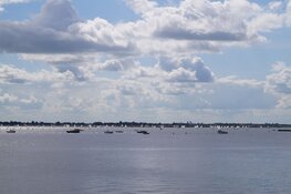 Zeilwedstrijden Sneekweek op het Sneekermeer in beeld