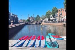 Watersportactiviteiten in centrum Sneek tijdens 86e Sneekweek