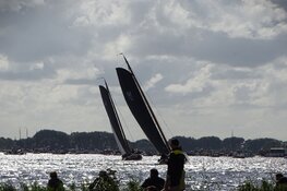Lemmer wint skûtsjesilen bij Terherne op het Sneekermeer