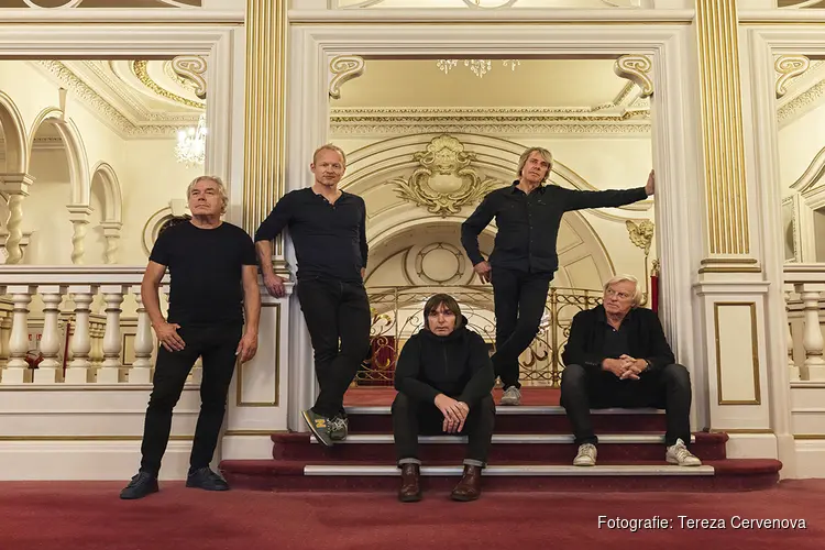 The Analogues trappen afscheidstournee af in Theater Sneek