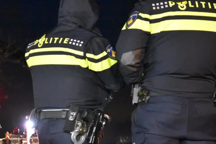 Vrouw aangehouden die zich voordeed als politiemedewerker