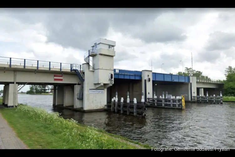 Tijdelijke vaste brug oplossing voor stremming brug Uitwellingerga