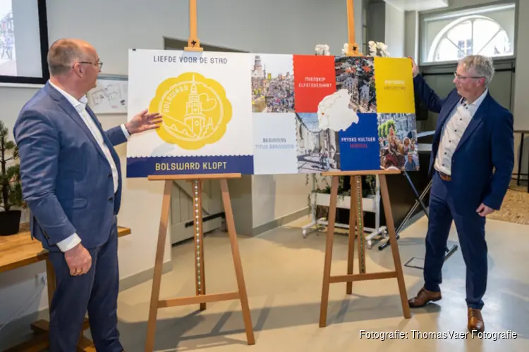 Stadstoren en pompeblêd prijken op nieuw beeldmerk Bolsward