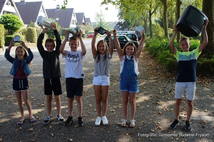 Kinderen gaan de strijd aan met elektronisch afval tijdens E-waste Race