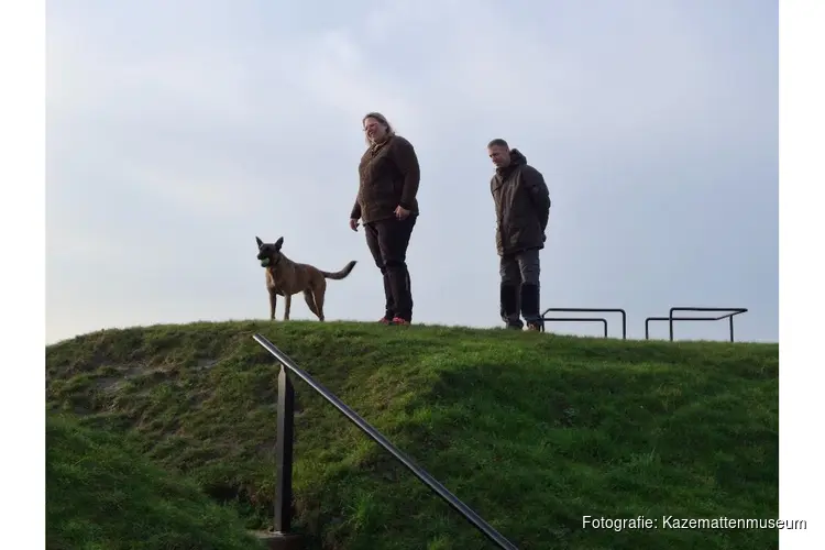 Honden speuren in het Kazemattenmuseum