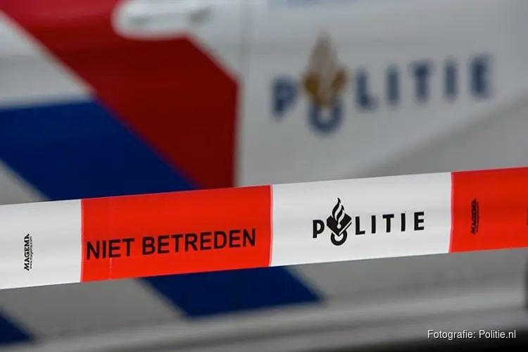 Grondstoffen en goederen voor productie drugs aangetroffen in berging in Sneek