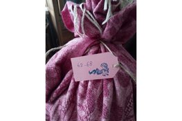 Nova geeft gratis babykledingpakketten weg: “Pass it on”